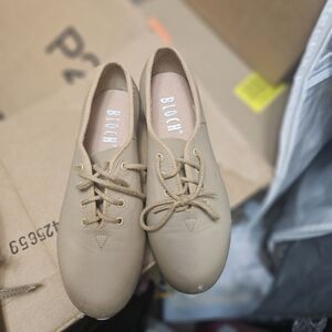 Bloch Women's Beige Lace-Up Tap shoes